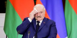 Обед в Кремле, Aurus, Tank и мотоциклы с колясками в кортеже: Лукашенко прибыл на переговоры с Путиным