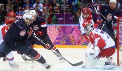 Овечкин, побив канадца Гретцки, выведет сборную России на матч с командой США. Кто будет тренером?