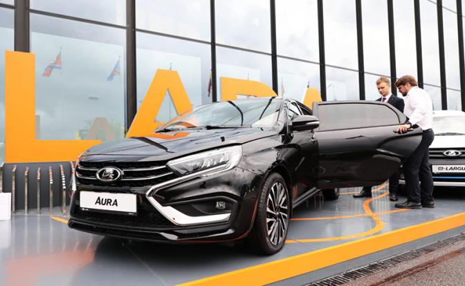 На фото: автомобиль LADA Aura.