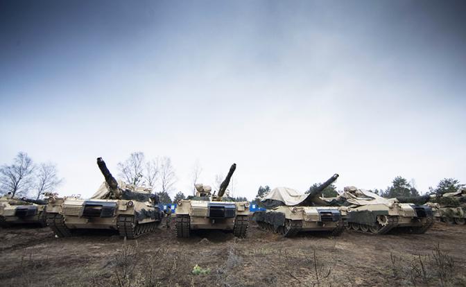На фото: танки M1A1 Abrams
