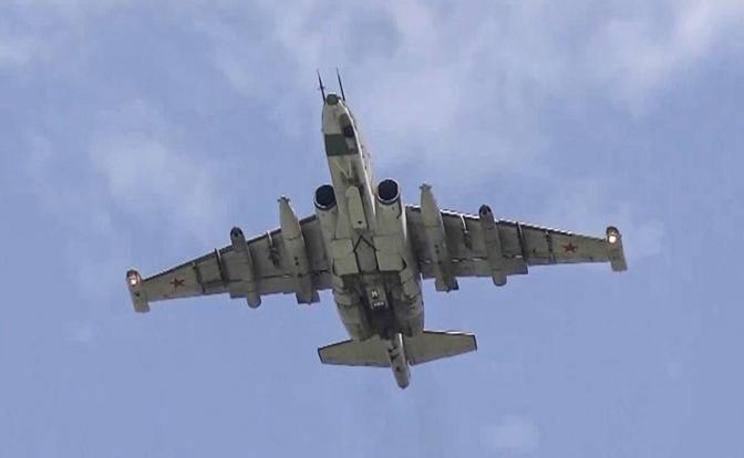 На фото: самолет Су-25