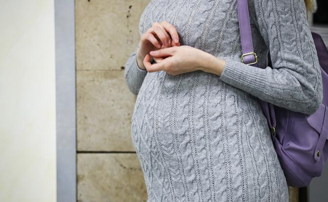 Роддом вместо школы: 100 тысяч за беременность могут забить головы старшеклассниц "не теми мыслями"