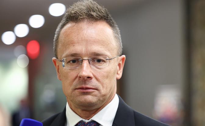 На фото: министр иностранных дел Венгрии Петер Сийярто