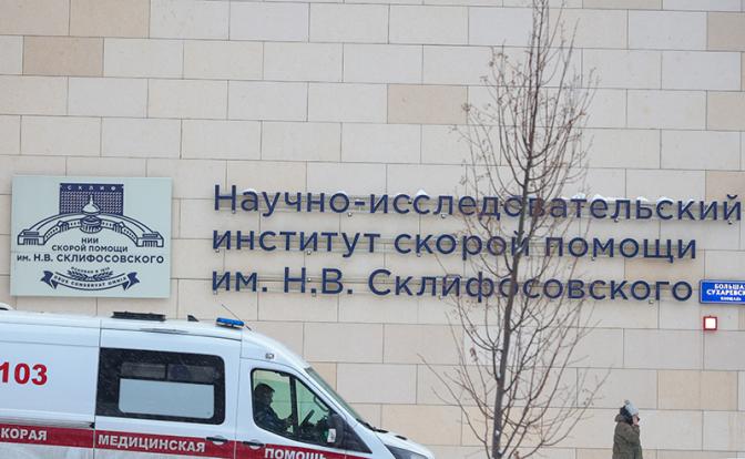 Раненого оператора Первого канала Волкова доставили в Москву