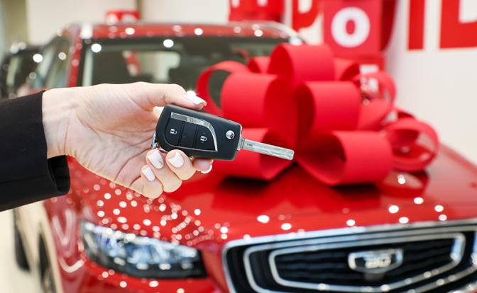 «Мы вам доплатим, только возьмите машину из нашего салона – любую!»