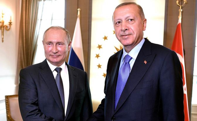 На фото: президент РФ Владимир Путин и президент Турции Реджеп Эрдоган(слева направо)
