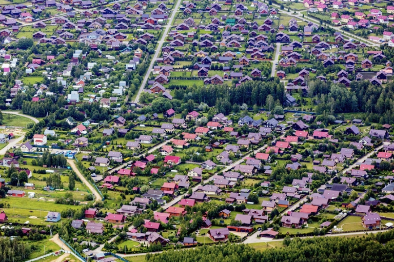 На фото: коттеджи в Московской области.