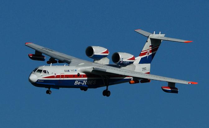 На фото: самолёт-амфибия Бе-200