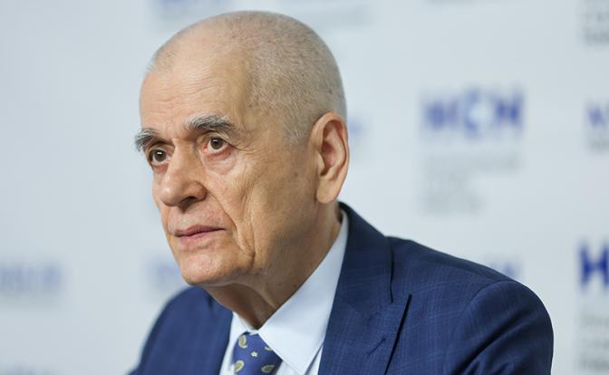 На фото: заслуженный врач России, врач-эпидемиолог, академик РАН Геннадий Онищенко