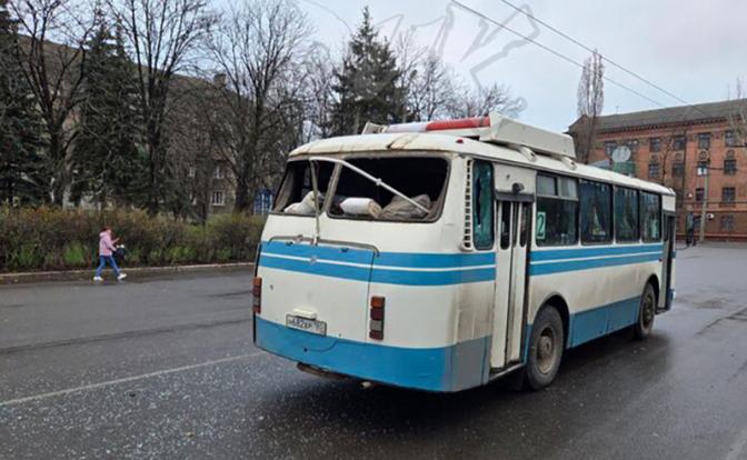 Украинский БПЛА нанес удар по автобусу с мирными жителями Горловки