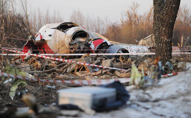 На фото: обломки самолета Ту-154, упавшего в районе Смоленска, 2010 год