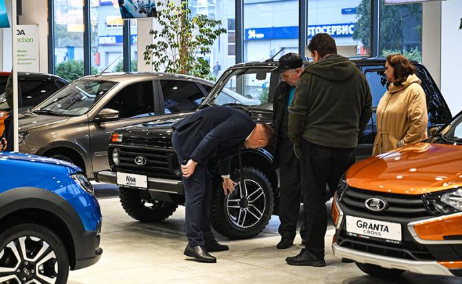 «Ждуны» обвалили продажи: «АвтоВАЗ» мечтает пустить всех «китайцев» под пресс и еще немного "поиграть" с ценами
