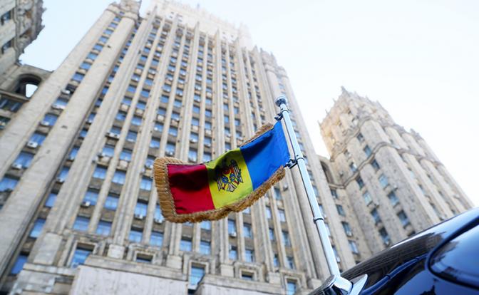 Россия высылает троих дипломатов Молдавии