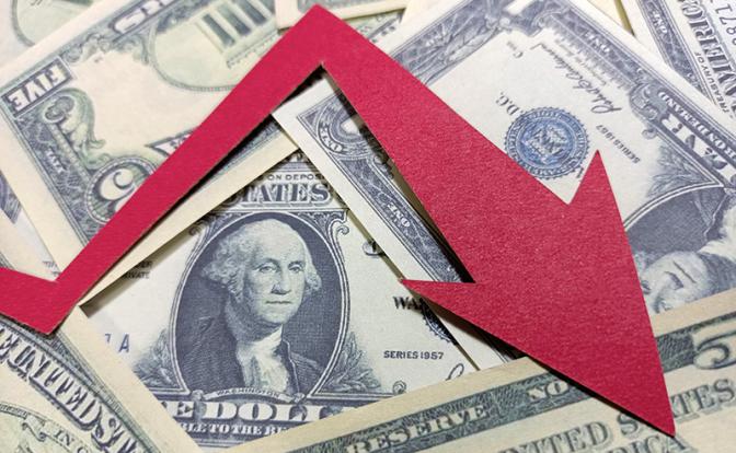 Эксперт рассказал, как Трамп ослабляет доллар, выполняя свои предвыборные обещания