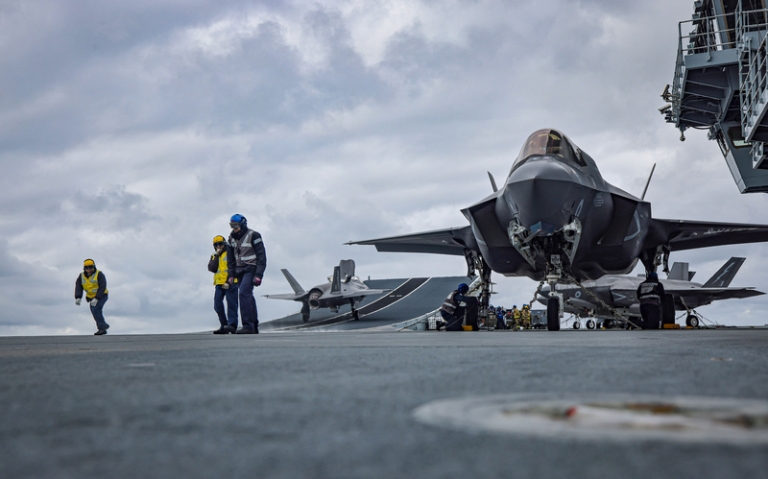 На фото: F-35B Lightning из эскадрильи морской авиации на борту HMS Prince of Wales.