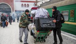 Слова Путина утонули в грохоте фанфар: Мы сами отталкиваем тех, кто хотел бы вернуться или переехать жить в Россию