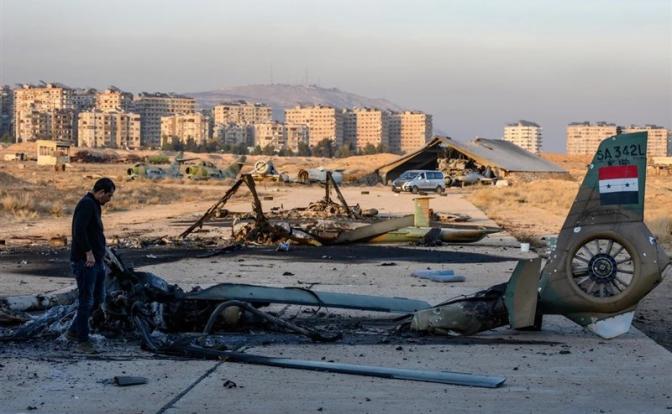 На фото: на авиабазе Т4 в провинции Хомс, Сирия.