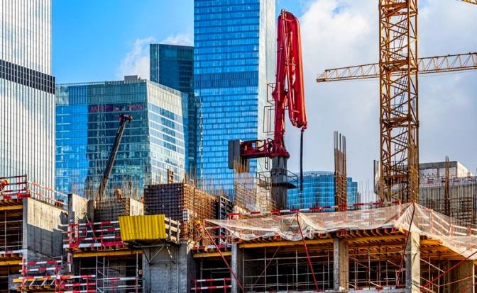 "Строительный пузырь" лопнул: Прорабы больше не матерятся, краны застыли, мигранты уехали, жилье не покупают