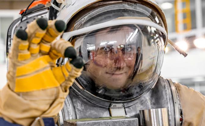 На фото: космонавт Алексей Зубрицкий.