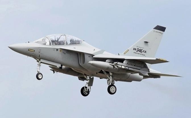 На фото: самолет Aermacchi M-346 (код MT55219).