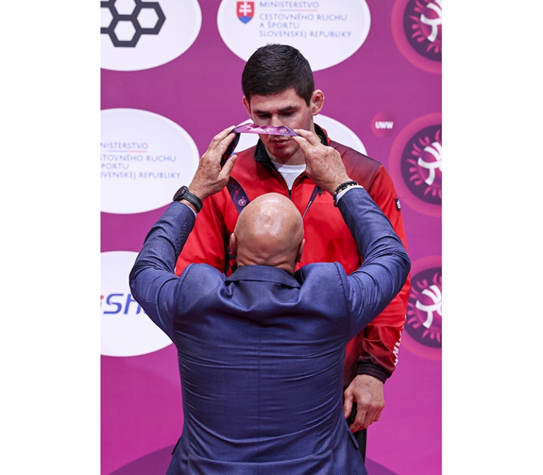 Чемпионат Европы по борьбе 2025 г. Подиум 74 кг FS - Золото: Чермен Валиев и Михаил Мамиашвили (на фото).