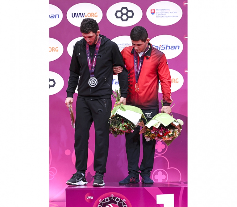 На фото (слева направо): Чермен Валиев и Заурбек Сидаков на Чемпионате по борьбе в Братиславе.