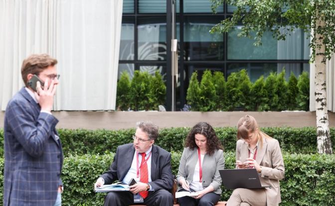 В Госдуме предложили дать женщинам "детский час". Часа должно хватить?