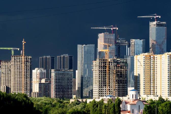 Миллионы пустующих «квадратов» при миллионах нуждающихся в жилье – однако аппетиты строителей не обсуждаются