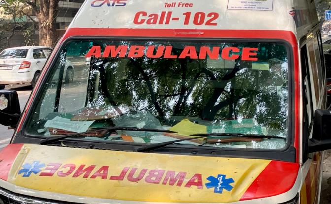 В Индии пятеро друзей решили подшутить над коллегой и накачали его воздухом из компрессора