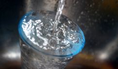 Стало известно, что воду нужно пить на голодный желудок