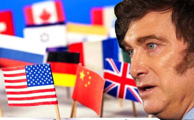 На фото: президент Аргентины Хавьер Милей на фоне флагов США, России, Китая и других стран мира.