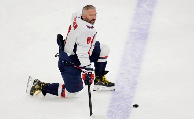 На фото: хоккеист Александр Овечкин.