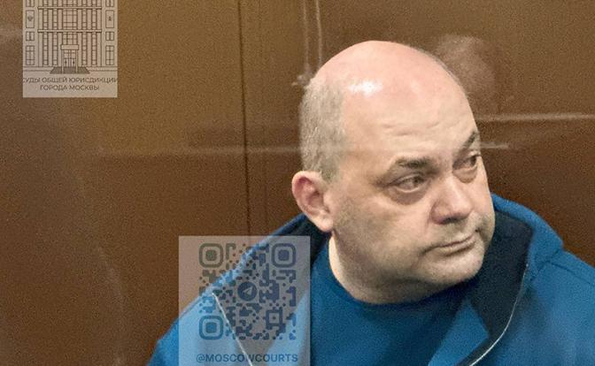 На фото: бывший губернатор Курской области Алексей Смирнов в зале Мещанского суда