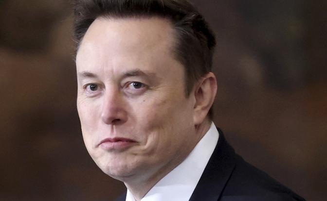 На фото: американский предприниматель, руководитель DOGE Илон Маск