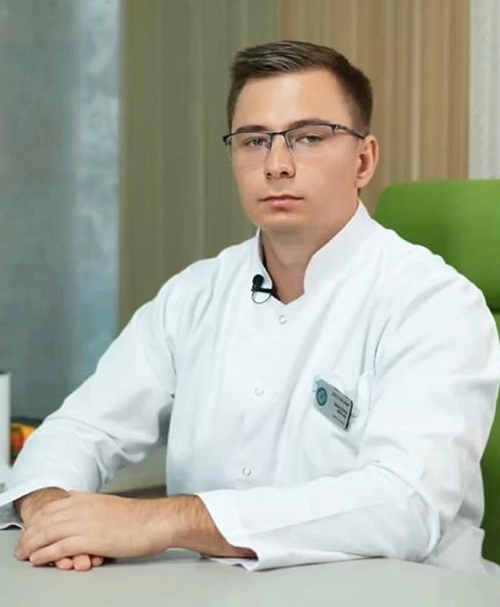 На фото: Денис Альфитович Валиев, врач-трихолог