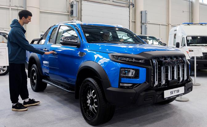 На фото: пикап Sollers ST9.