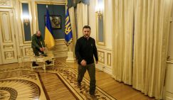 Зеленскому дают понять, что в Киеве он лишний