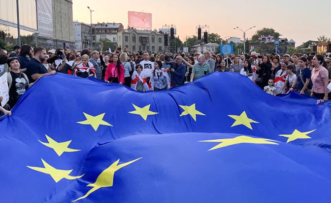 Диктатура в "райском саду": почему о ней мечтают бывшие советские республики