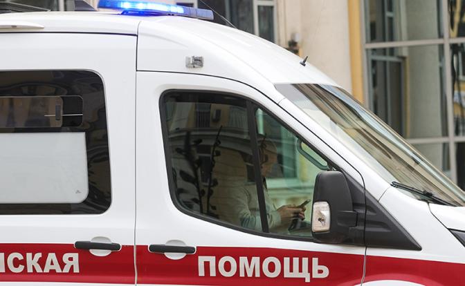 В Москве пенсионерка выпала из окна 10-го этажа на машину скорой помощи