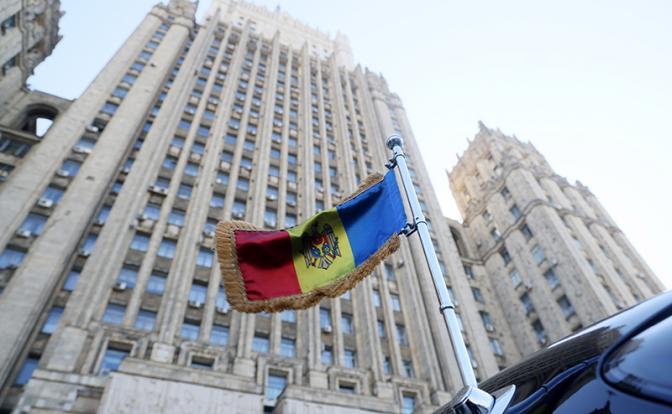 Прибывшего для сбора данных экс-сотрудника молдавских спецслужб выслали из России