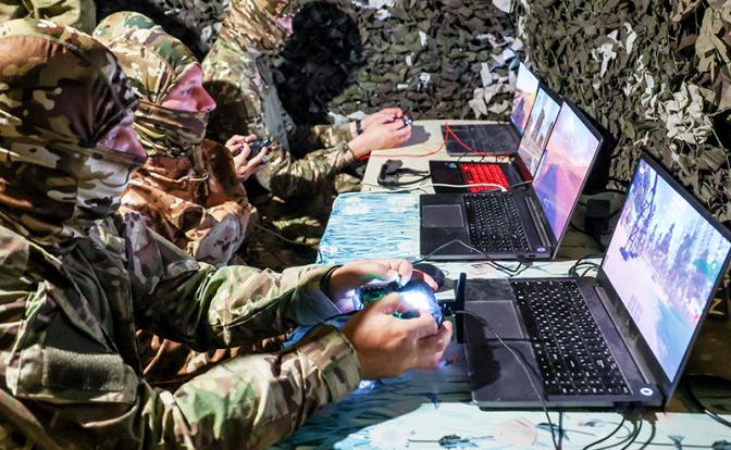 Военный эксперт рассказал о колдовстве программистов над дальнобойными дронами