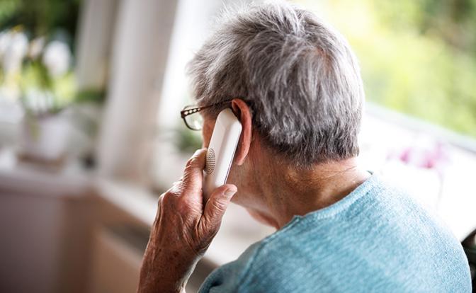 Мошенники выманили у пенсионеров миллионы под видом раздачи помощи ко Дню Победы