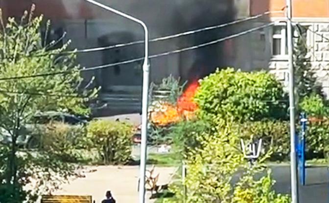 На фото: взрыв автомобиля в Балашихе, в результате которого погиб генерал-лейтенант Ярослав Москалик