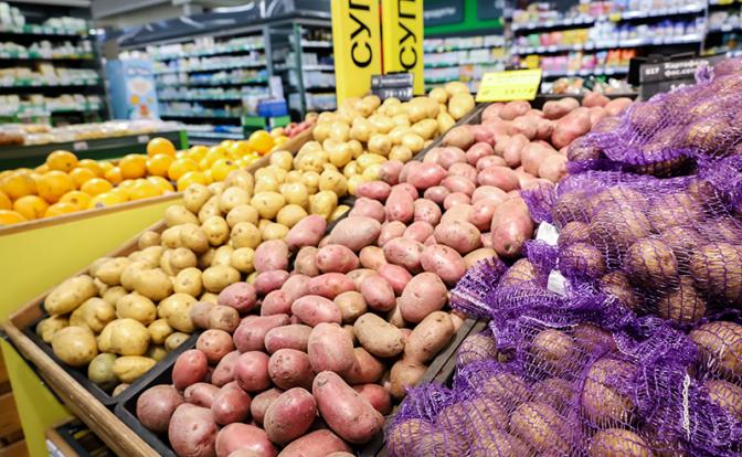 Депутат рассказал, как завышают цены на картошку перекупщики по пути в торговые сети