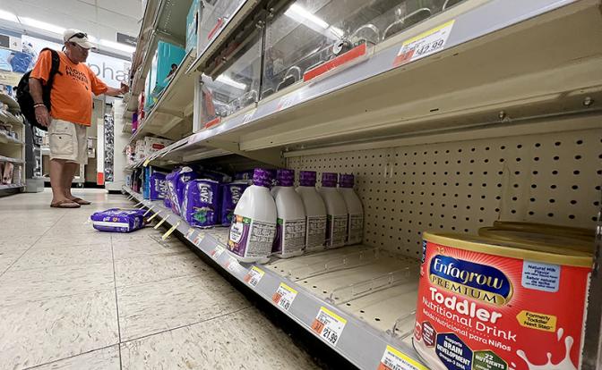 На фото: пустые полки в одном из продуктовых магазинов Нью-Йорка, США.