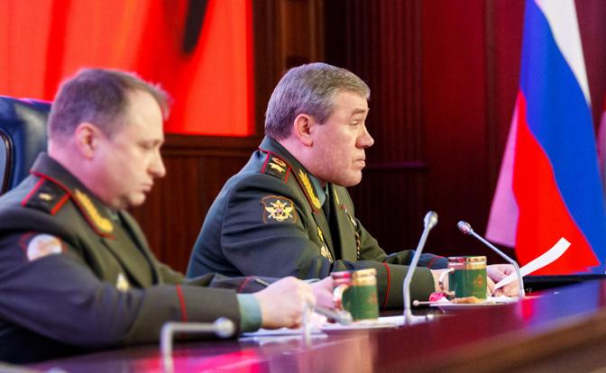 На фото: начальник Генерального штаба Вооруженных сил Валерий Герасимов (справа)