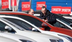 В моде – подержанные иномарки. «АвтоВАЗу» остается греметь «вёдрами»