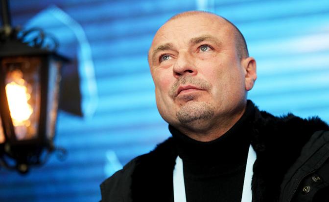 На фото: тренер по фигурному катанию Александр Жулин