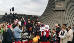 «Бессмертному полку» в Казахстане разрешили шествие только по просторам Интернета