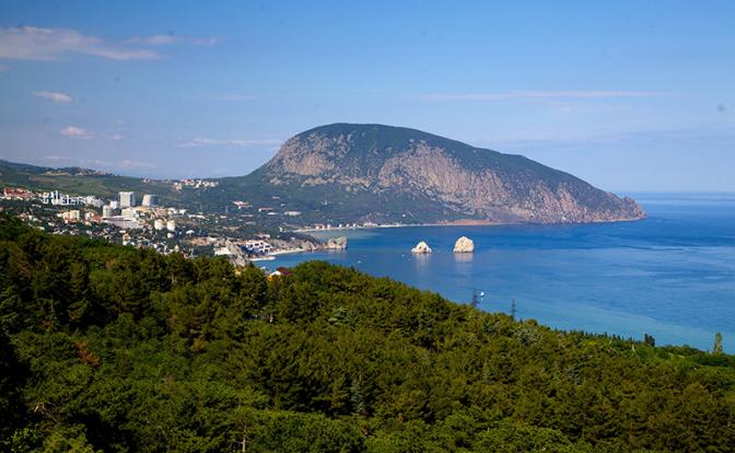 Крым на майские: Взрывной рост бронирования - и угрозы атак ВСУ